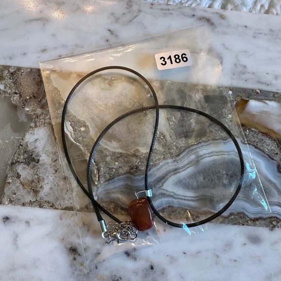 3186 Chic Polished Stone Pendant Necklace - Picture 5 of 5